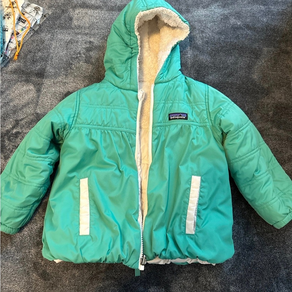 Patagonia reversible hoodie jacket! Size xs (4-5)